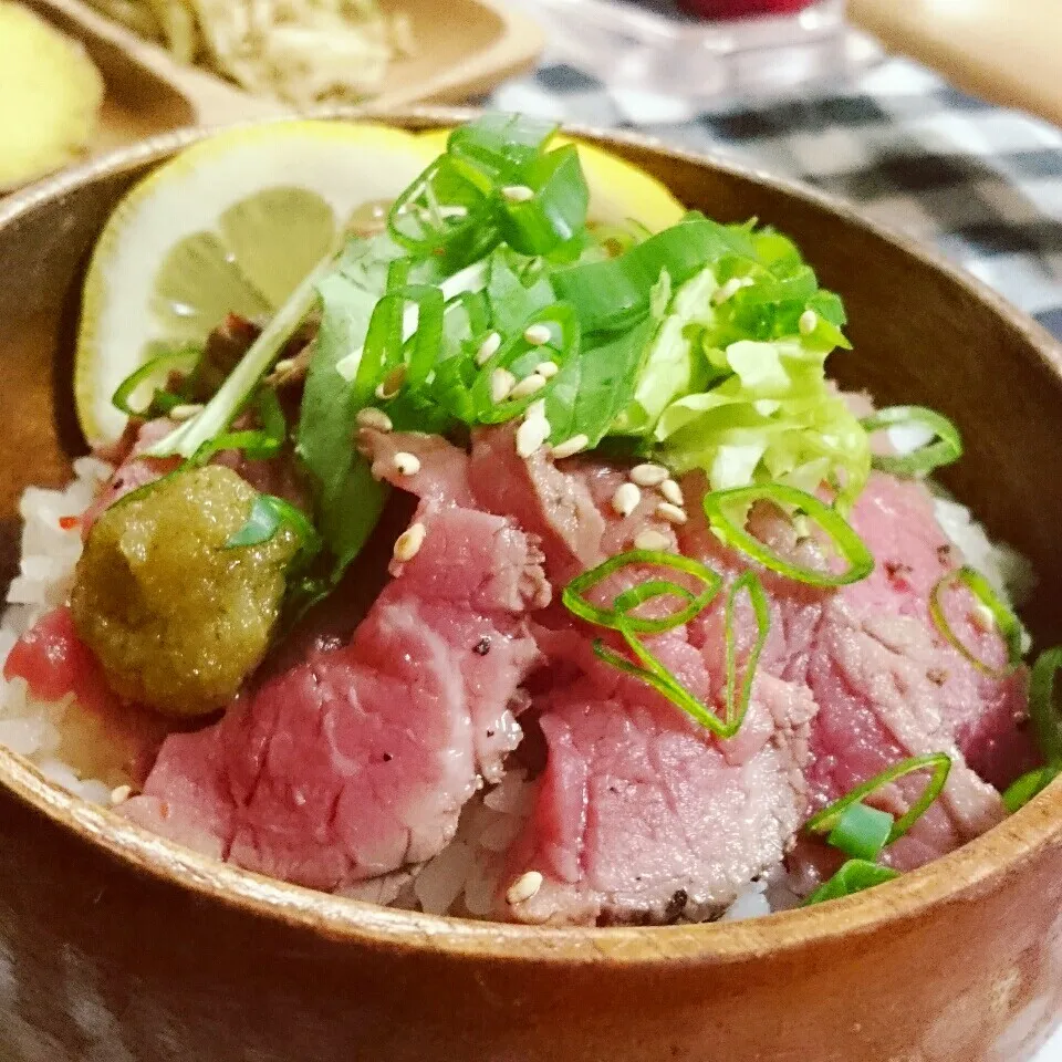 ローストビーフ丼deおひとりさまランチ～(*^-^*)|とまと🍅さん