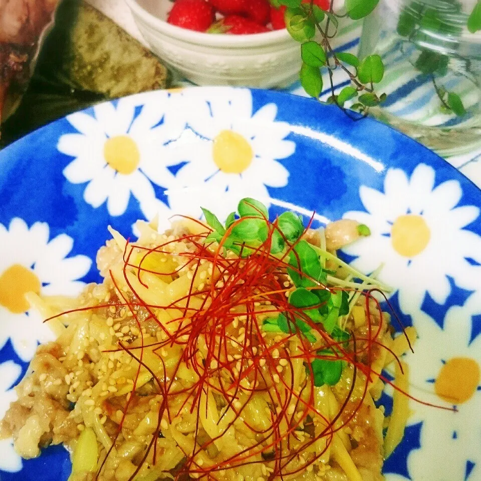 Snapdishの料理写真:豚コマ&細切りタケノコのネギ塩レモン(*´ω｀*)|とまと🍅さん