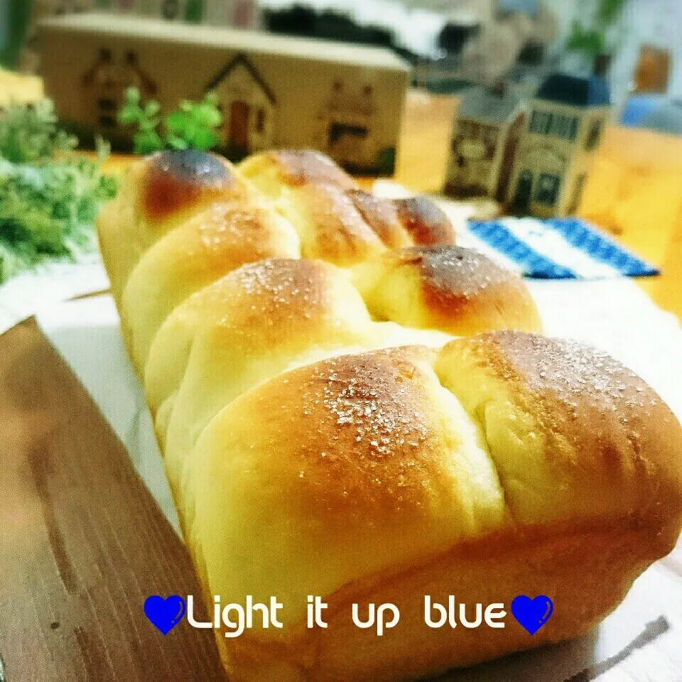 Light it up blue💙次男とカルピスパン～|とまと🍅さん