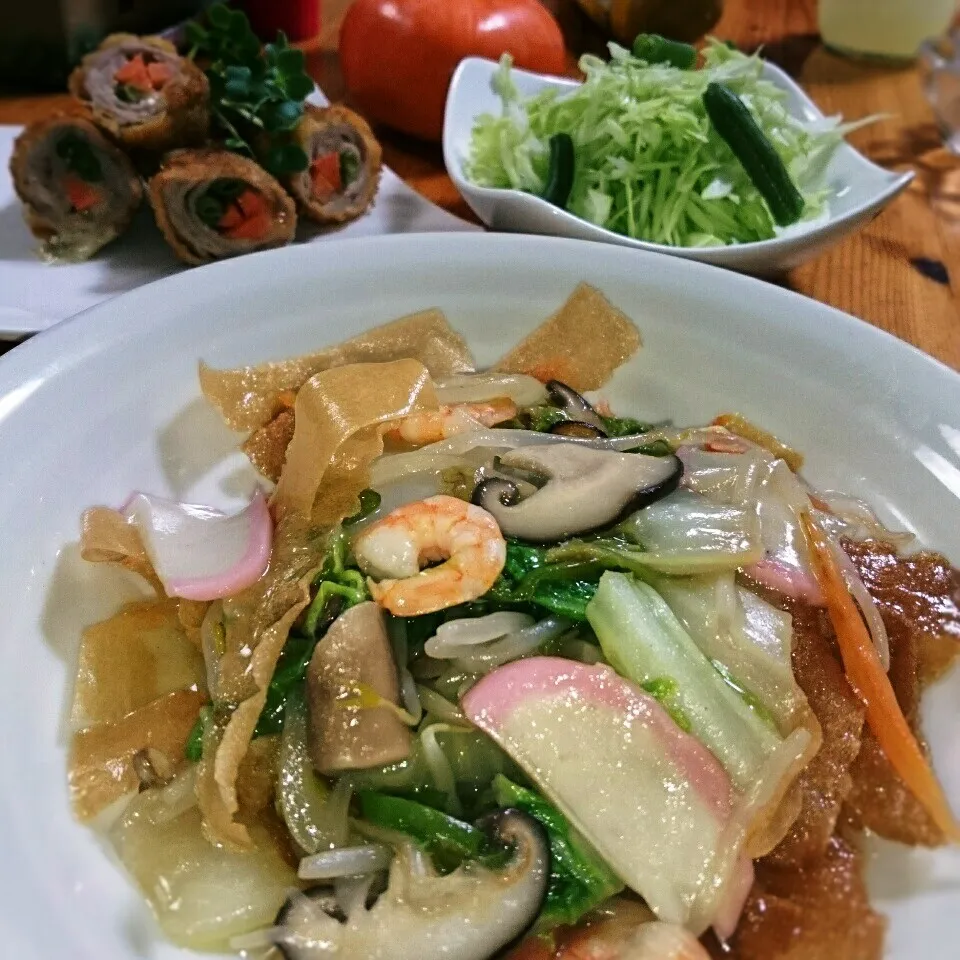 Snapdishの料理写真:春巻きの皮deかた焼きそば風白菜のあんかけ～☆|とまと🍅さん