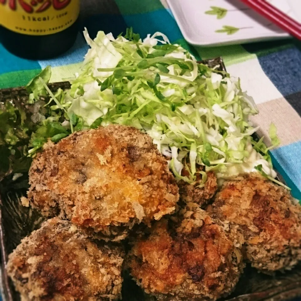 Snapdishの料理写真:しいたけたっぷり牛肉のジューシーメンチカツ|とまと🍅さん