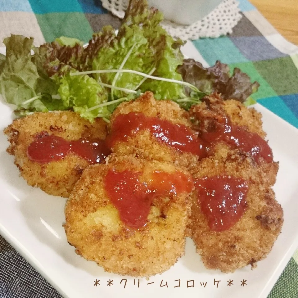 Snapdishの料理写真:カニカマ入りのクリームコロッケ|とまと🍅さん