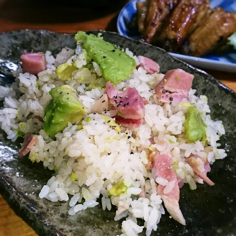 まねっこ♪ベーコンとアボガドの炊き込みご飯|とまと🍅さん