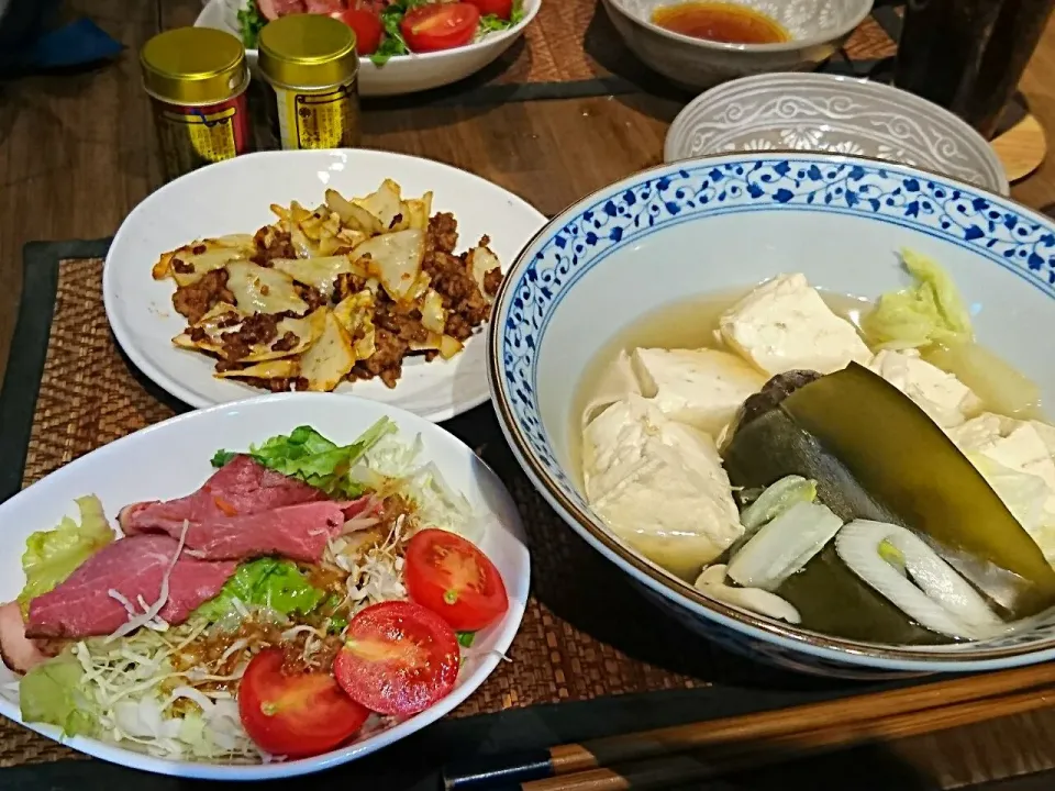 Snapdishの料理写真:ローストビーフサラダ&キャベツと豚挽き肉炒め&湯豆腐|まぐろさん