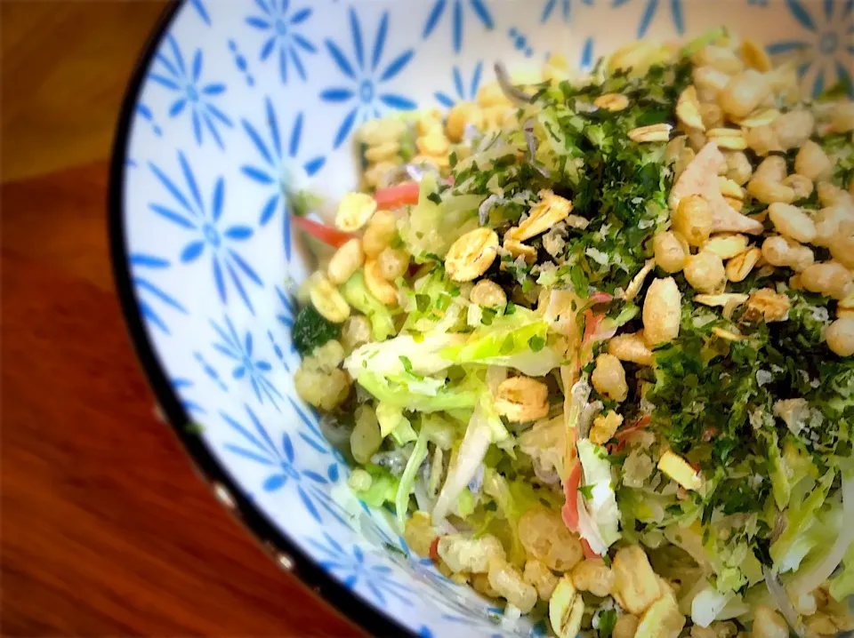 お好み焼きみたいなサラダに🥗ライスグラノーラ和風だし味💕|ちまさん