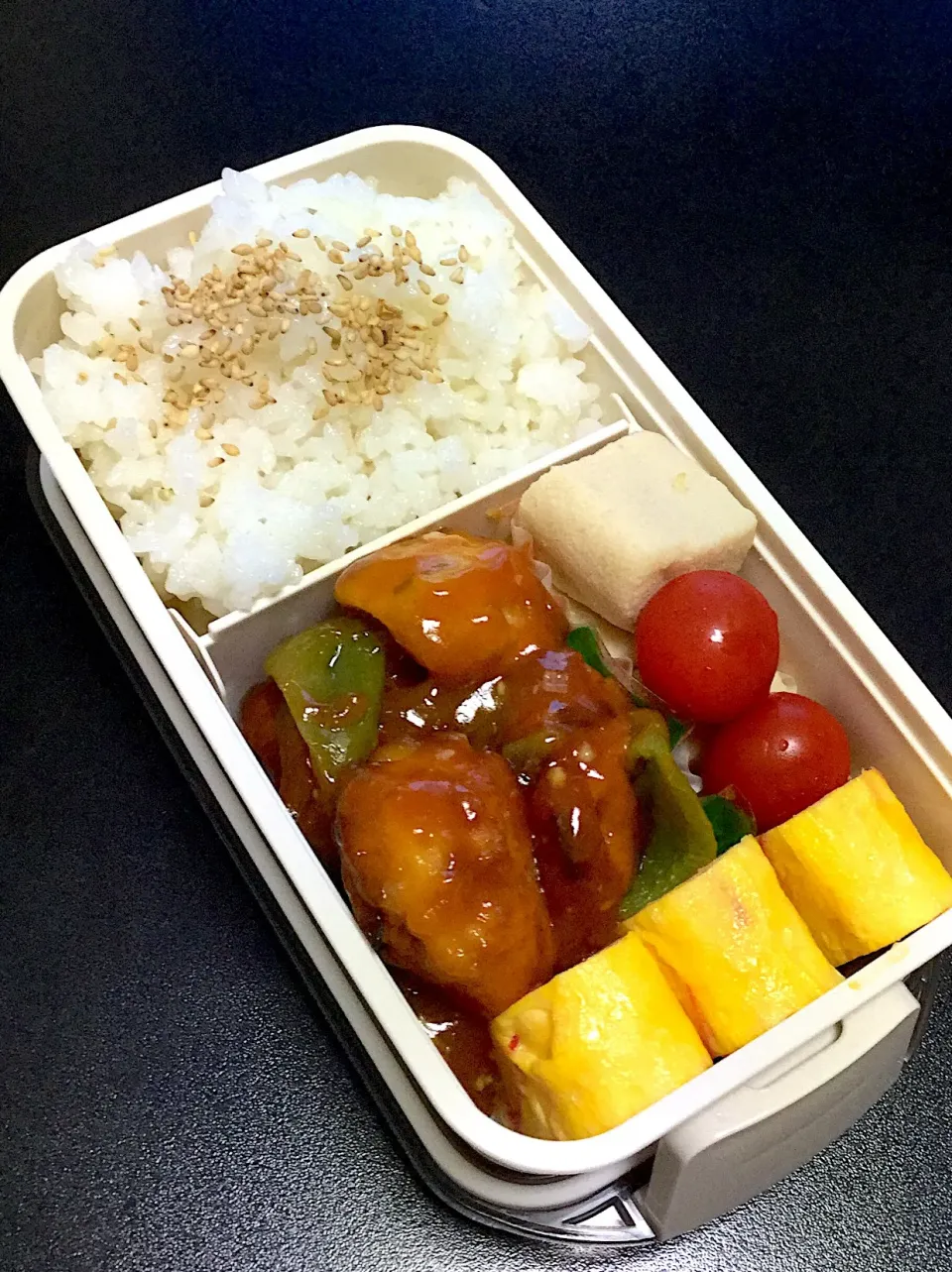 Snapdishの料理写真:長女の中学弁当〜
鶏だんご甘酢あんかけ、卵焼き|yukoさん