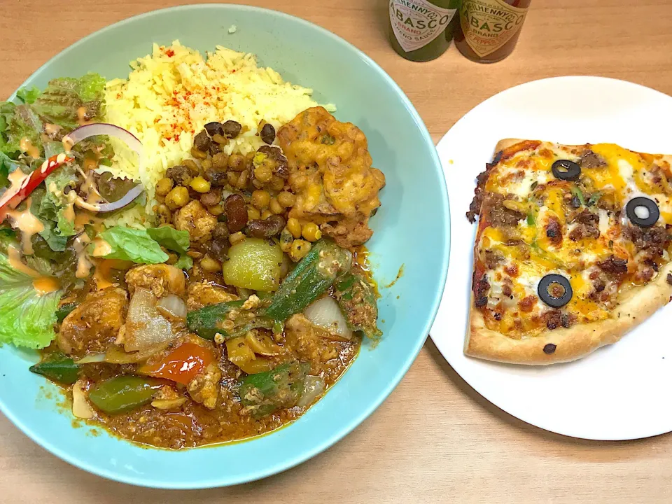 Snapdishの料理写真:チキンサブジカレー🍛とキーマピザ🍕#チキンサブジ#カレー#キーマ#ピザ#HALAL|mariamさん