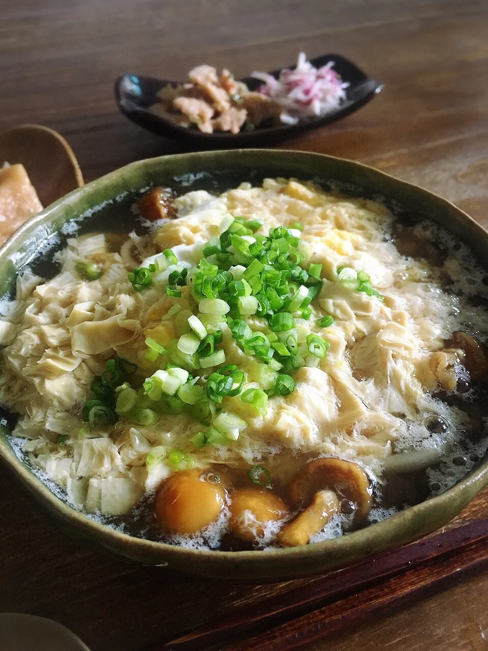 なめこ入り湯葉卵とじ饂飩 #うどん  #お昼ごはん|ちびワビさん