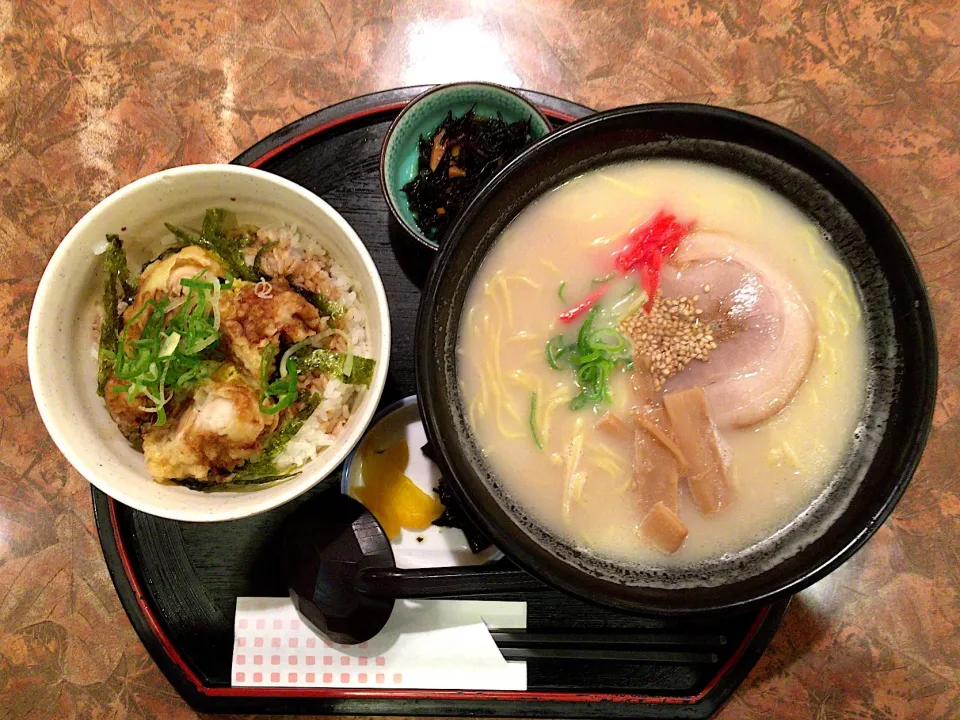 おすすめ定食(とり天丼ととんこつラーメン)|ばーさんさん