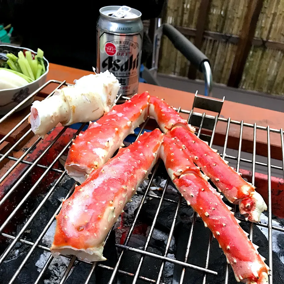 Snapdishの料理写真:生タラバガニ炭火焼き🦀➰😋|ナムナムさん