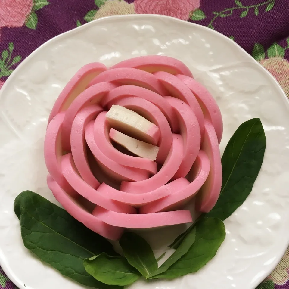 Snapdishの料理写真:新生活応援薔薇のかまぼこ🌹|しろくまさん