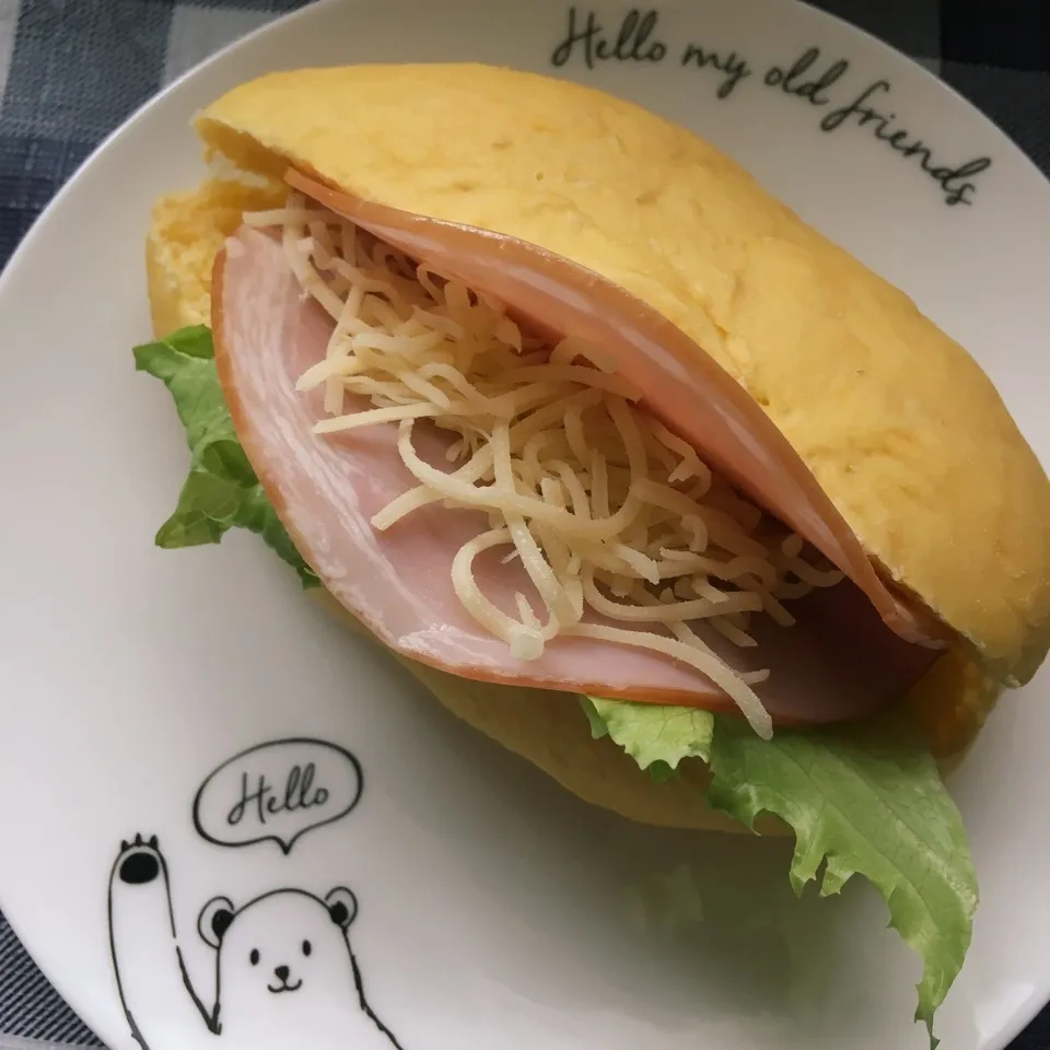 にんじんパンでサンドイッチ|しろくまさん