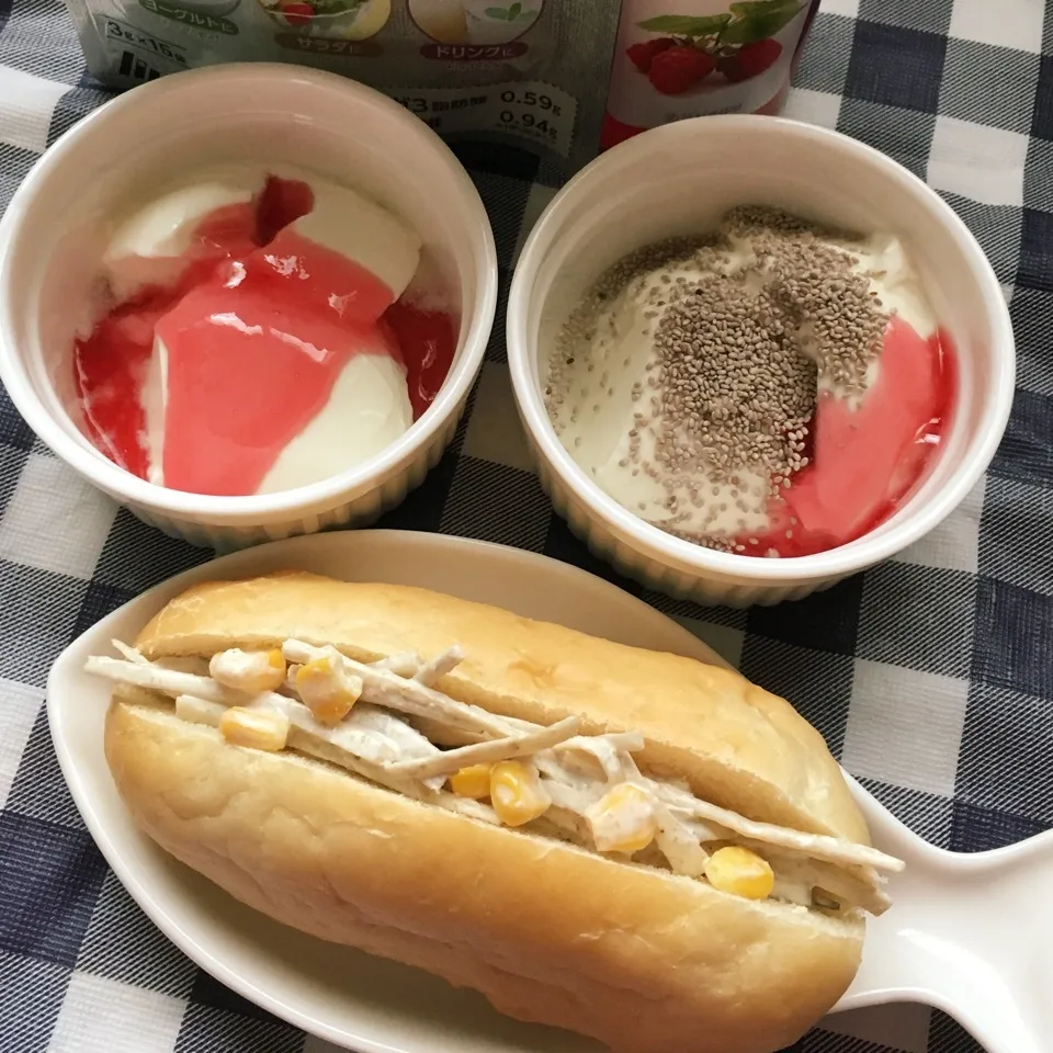 Snapdishの料理写真:ゴボウサラダ&焼きそばコッペパン|しろくまさん