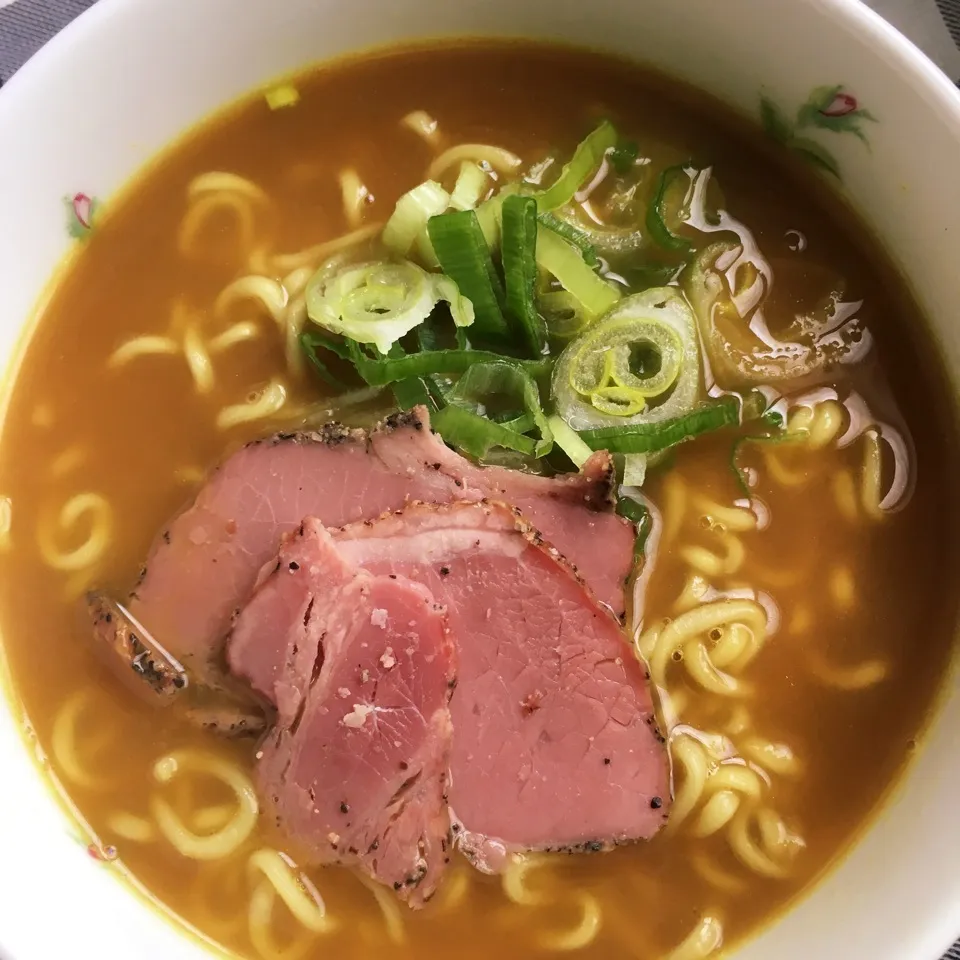 ヤクルトラーメン(カレー味)|しろくまさん