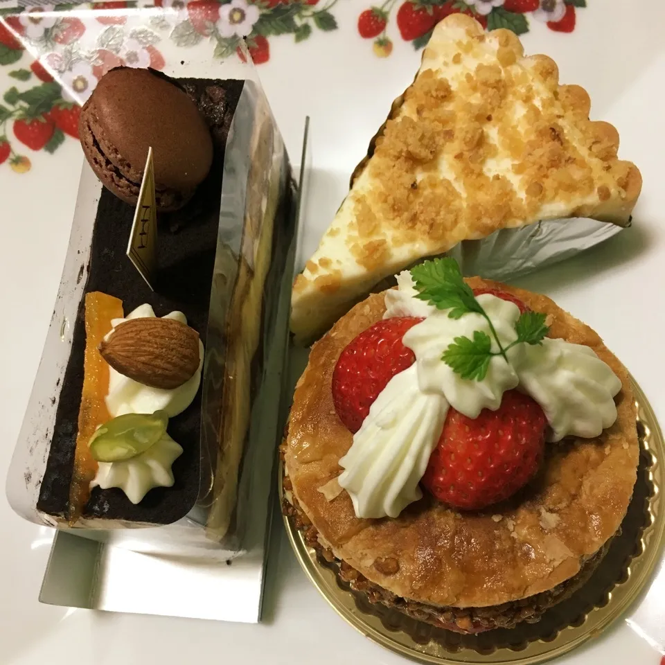 Snapdishの料理写真:北海道ホテルのケーキHH|しろくまさん