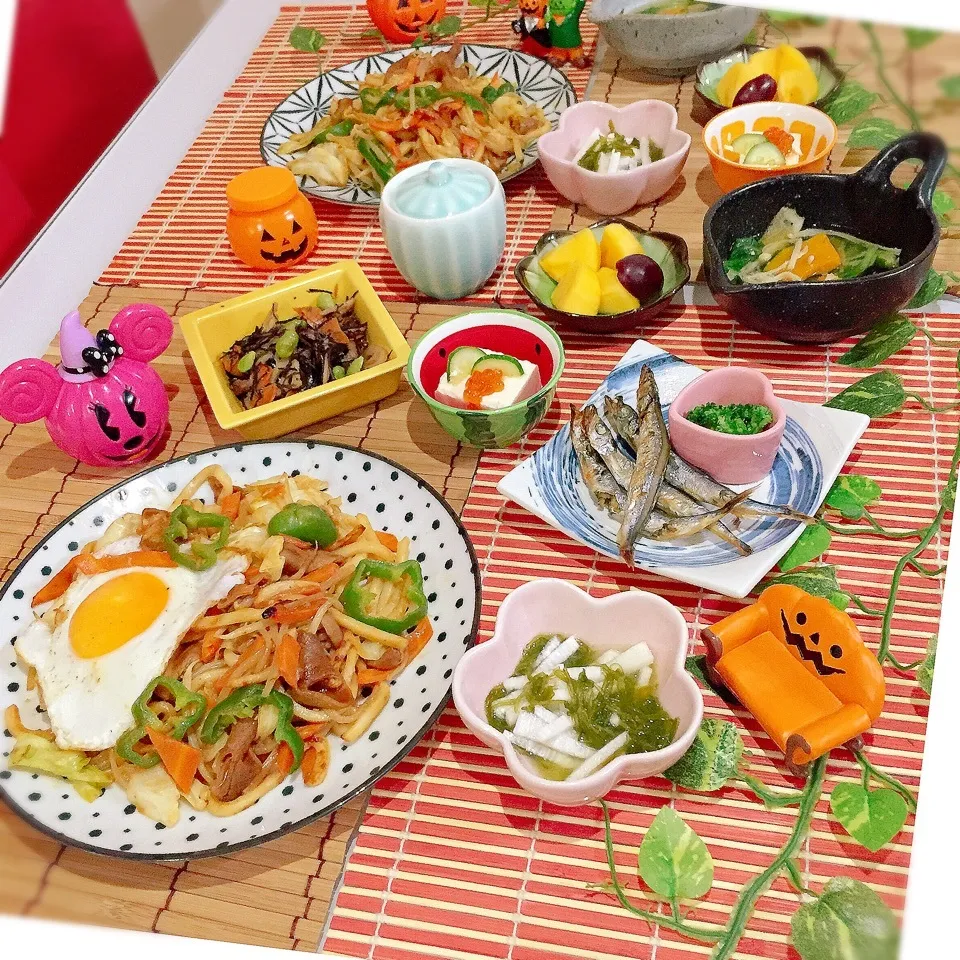 今夜の夕飯は「ホルモンうどん定食」|ぷらっとさん