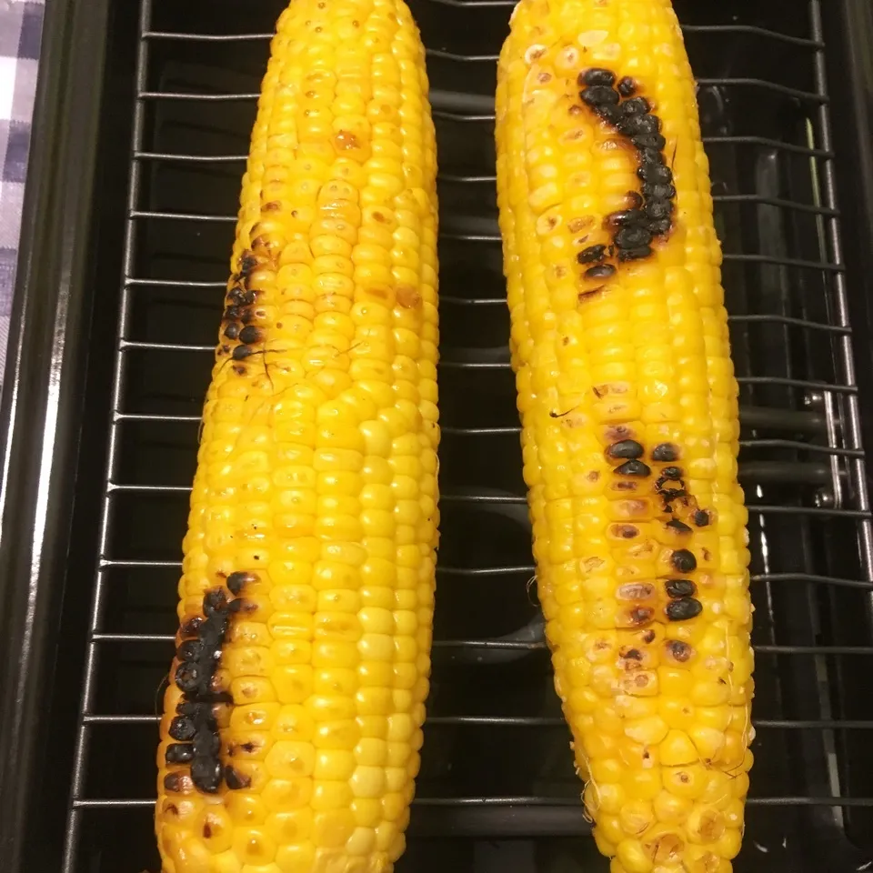 Snapdishの料理写真:焼きとうきび🌽レモン塩と醤油|しろくまさん