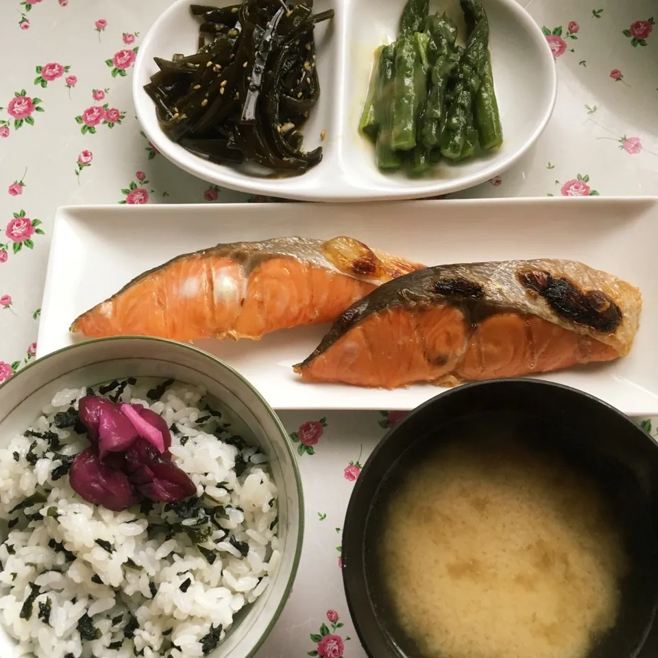 朝ご飯🍚山ワサビ入り佃煮煮|しろくまさん