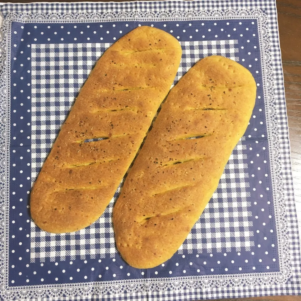 Snapdishの料理写真:草履ちゃうよ😅ぷらっとさんのスパイシーチーズ〜カレー味🍛|TOMOさん