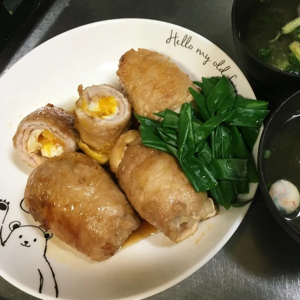 Snapdishの料理写真:半熟卵の肉巻き🍖ネギ添え|しろくまさん