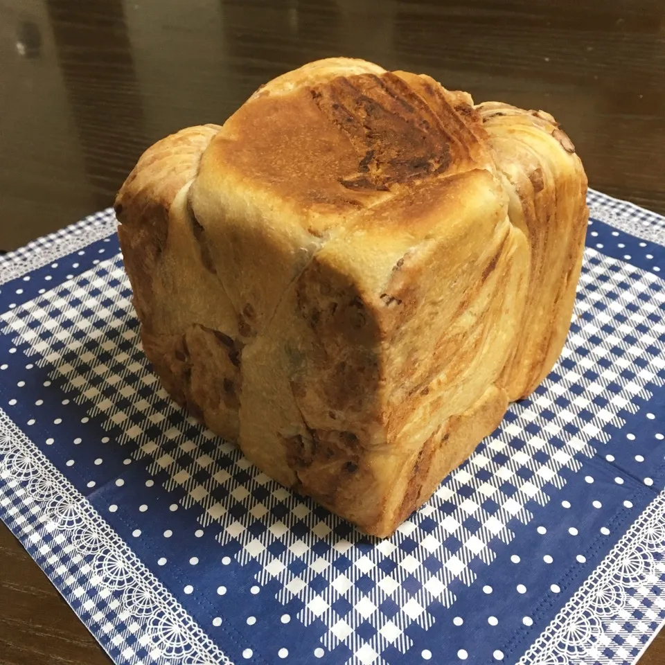 【角食部】たえちちゃんの餡クッキー折り込み角食パン|TOMOさん