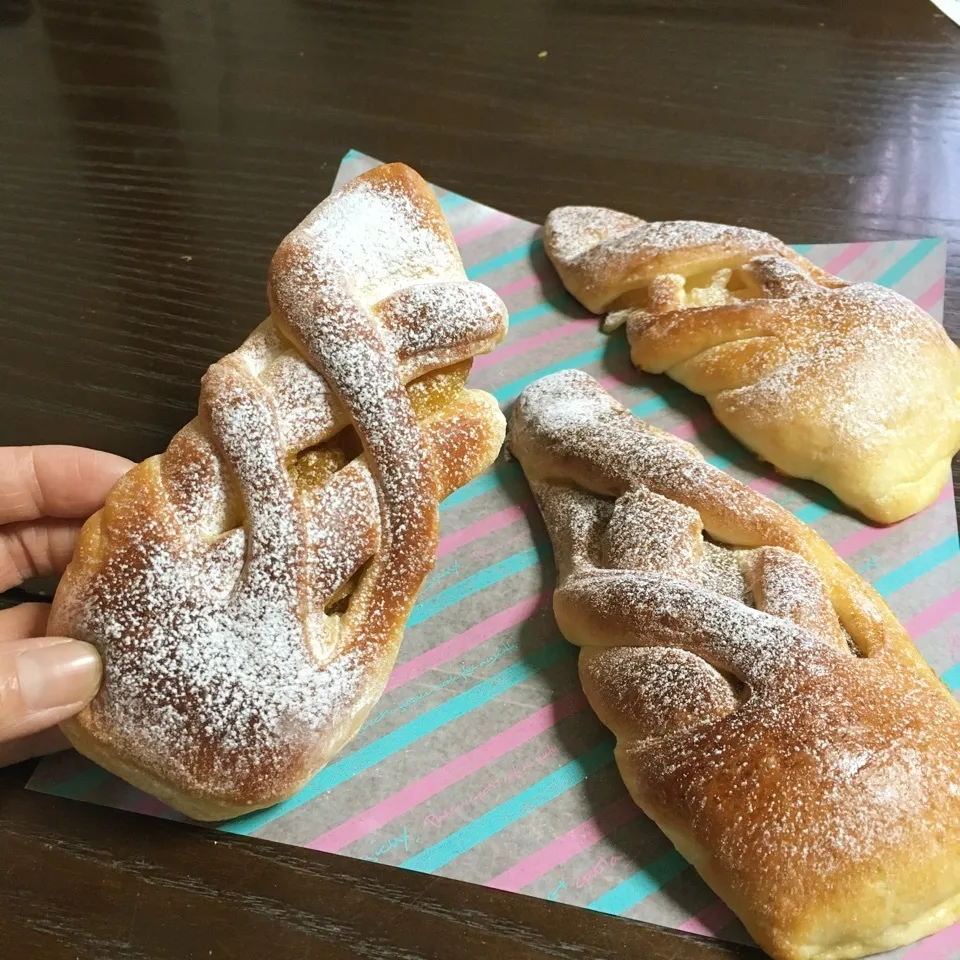 マリンちゃんのタケノコみたいな形のアップルパン🍎|TOMOさん