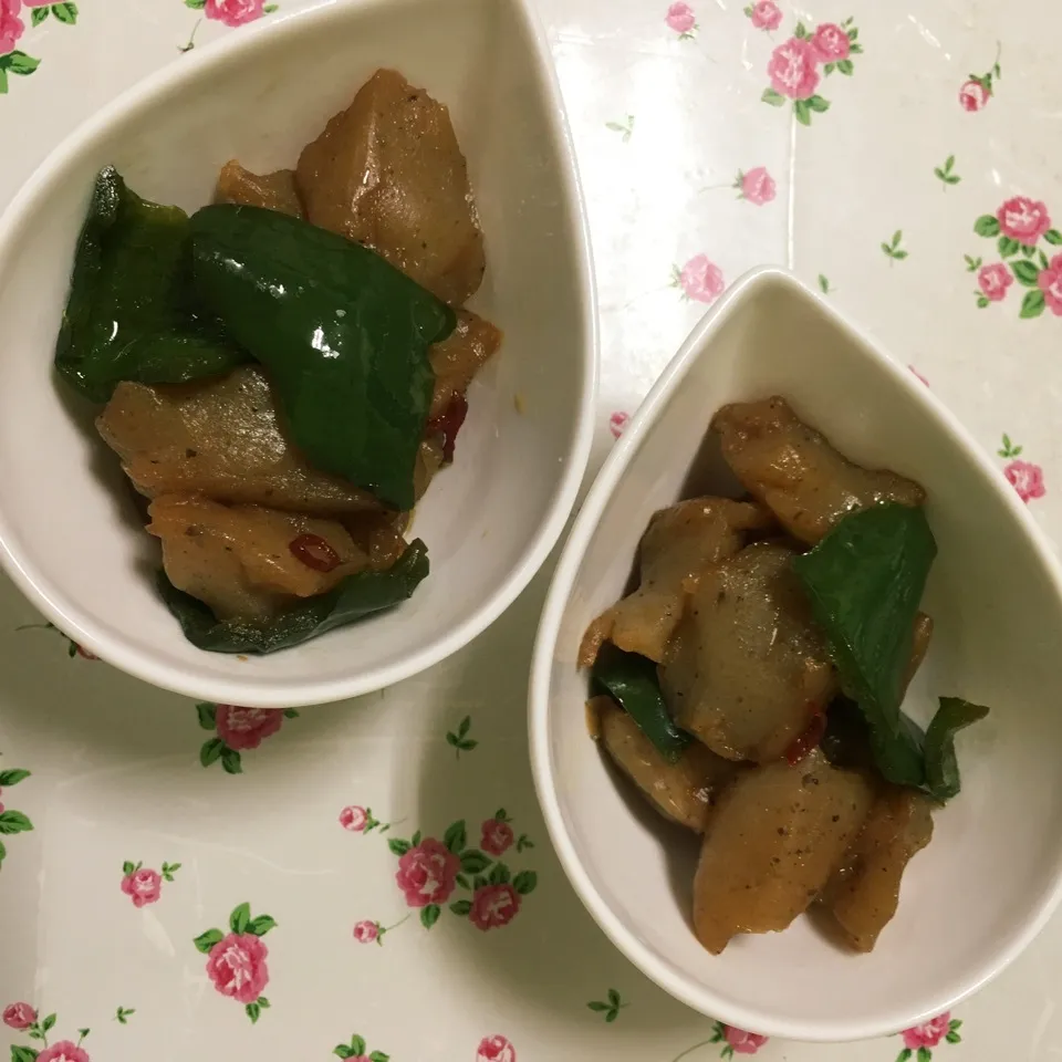 ちぎりピーマンとこんにゃくの炒め|しろくまさん