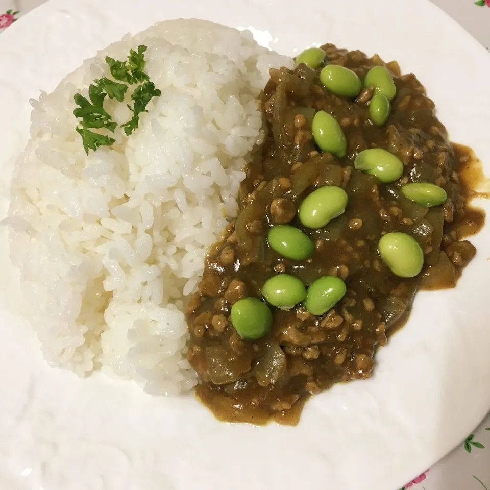 枝豆のせキーマカレー|しろくまさん