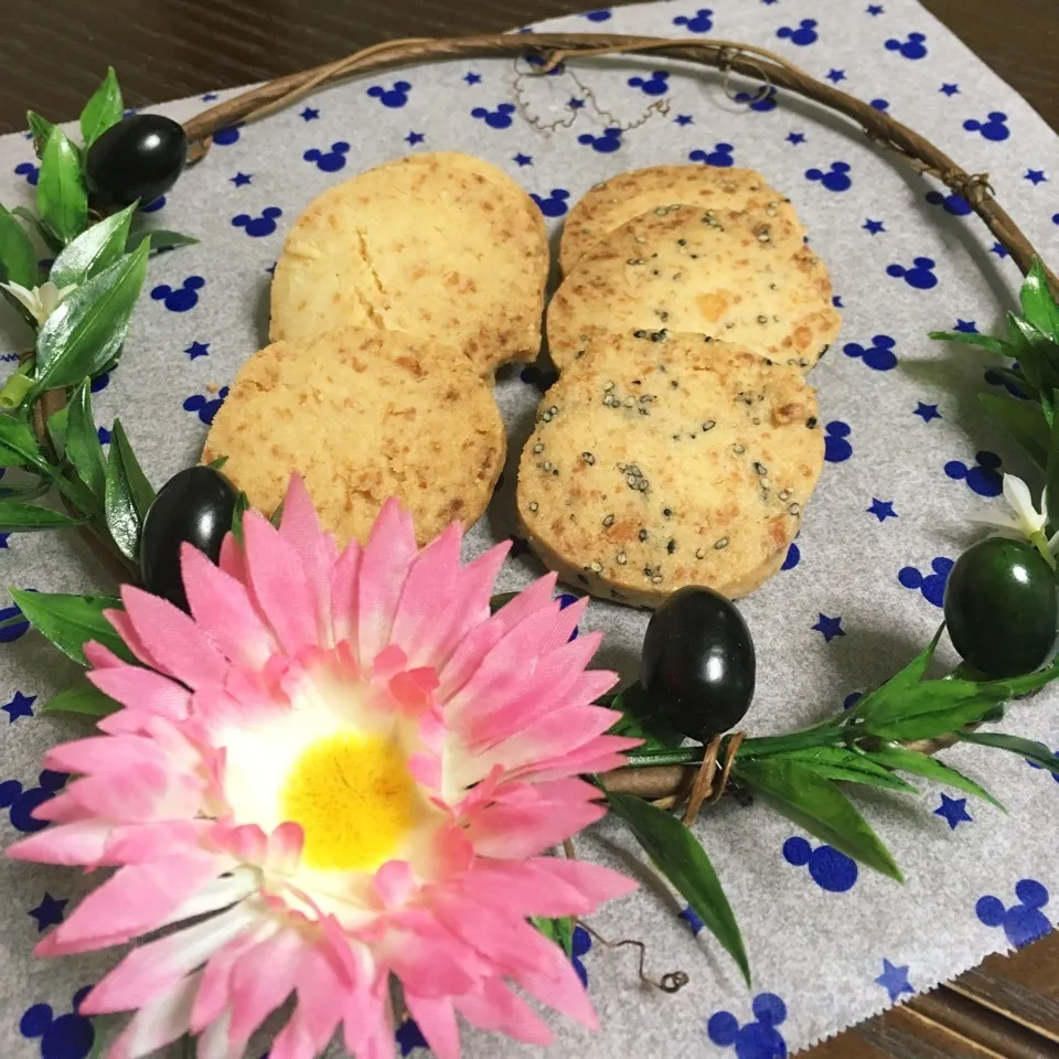 あやちゃんママ✨1700投稿㊗️とろけるチーズdeクッキー|TOMOさん