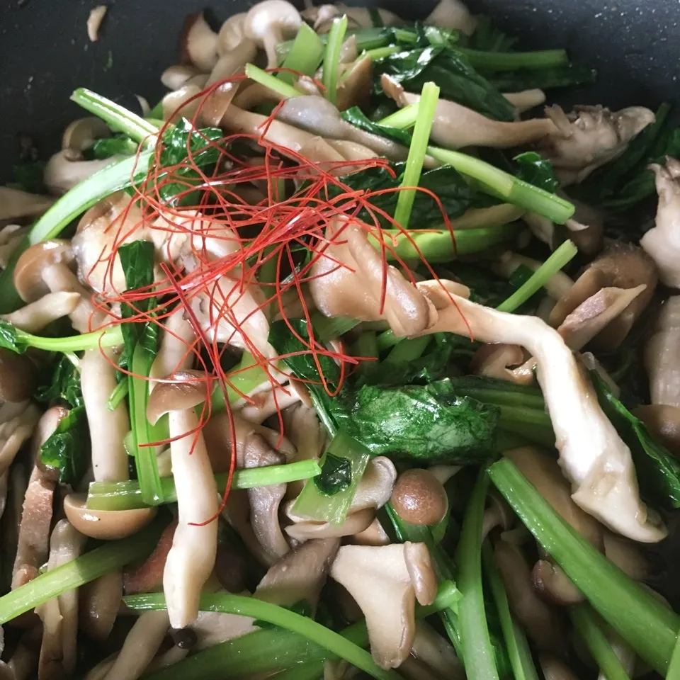 小松菜とキノコのにんにくバター醤油|しろくまさん