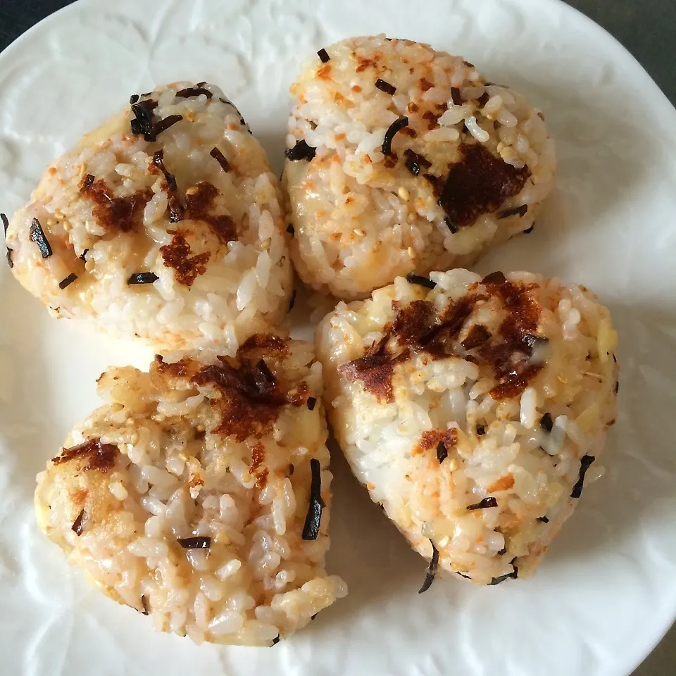 鮭チーズ焼きおにぎり|しろくまさん