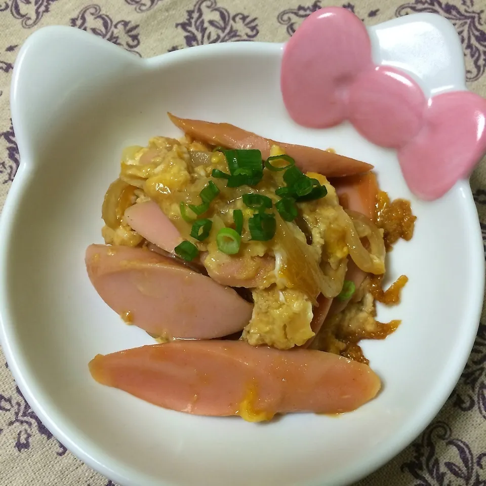 Snapdishの料理写真:魚肉ソーセージの玉子とじ|しろくまさん