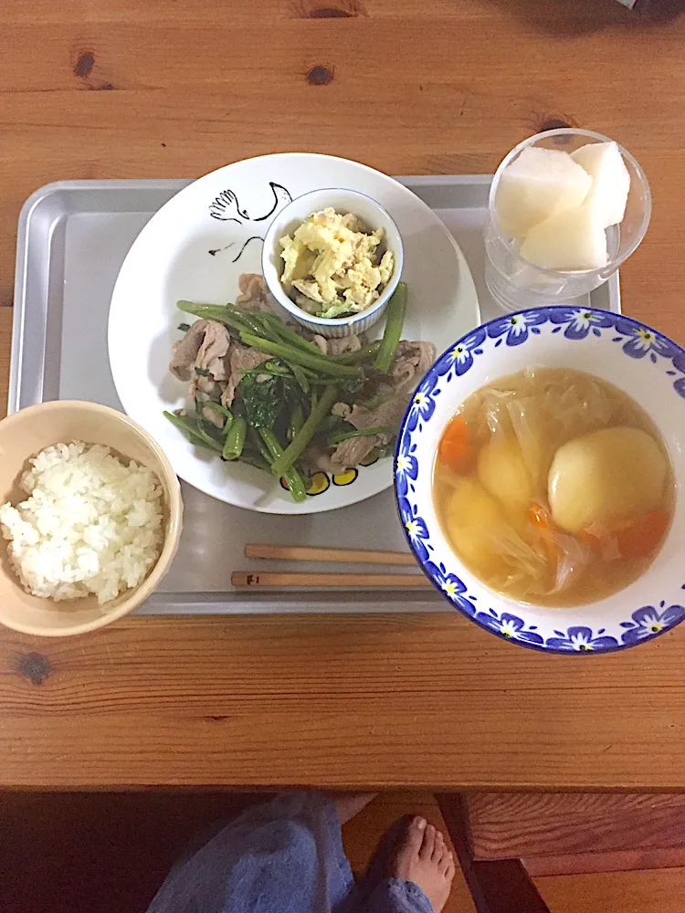 晩ごはん。空芯菜と豚肉の塩炒め、すいとん、ポテトサラダ。|みぽさん