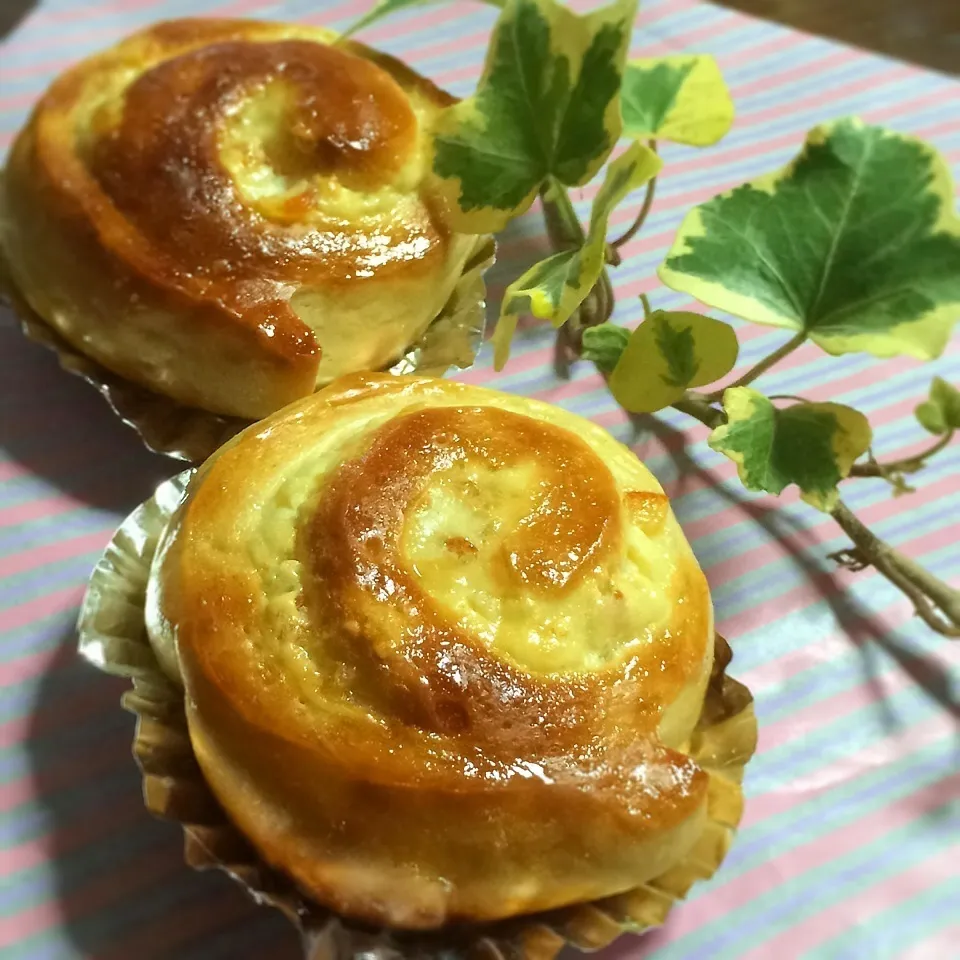 ペコちゃんのチーズカスタードクリームのロールパン|TOMOさん