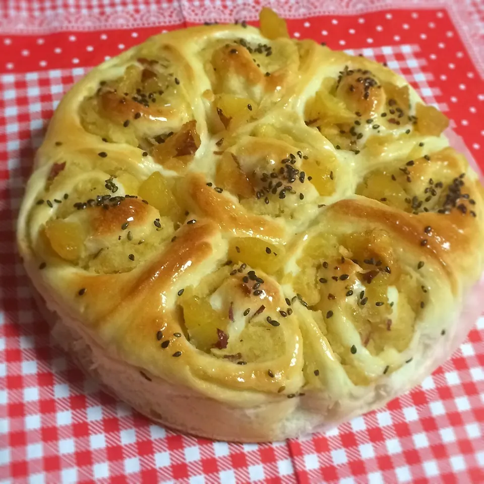 かずちゃんの炊飯器大学芋で、お芋ちゃんパン|TOMOさん