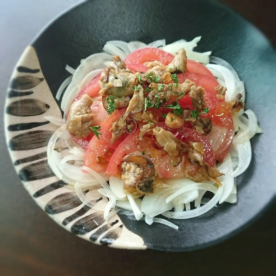 新玉ねぎとトマトの牡蠣オイル漬けサラダ|まりおさん