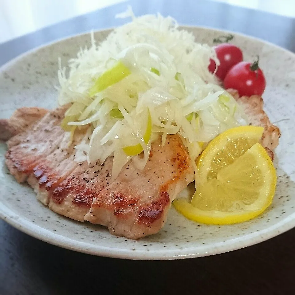 Snapdishの料理写真:ねぎﾄﾝ塩ｿﾃｰ|まりおさん