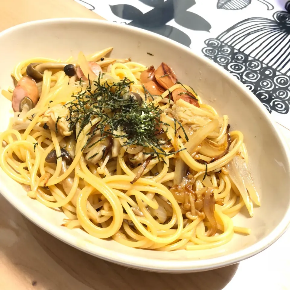 Snapdishの料理写真:バター香るきのこの和風パスタ|おまめさん