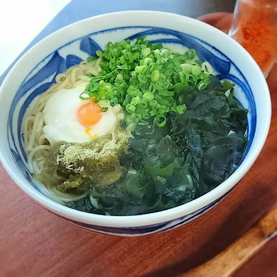 わかめ卵うどん|まりおさん