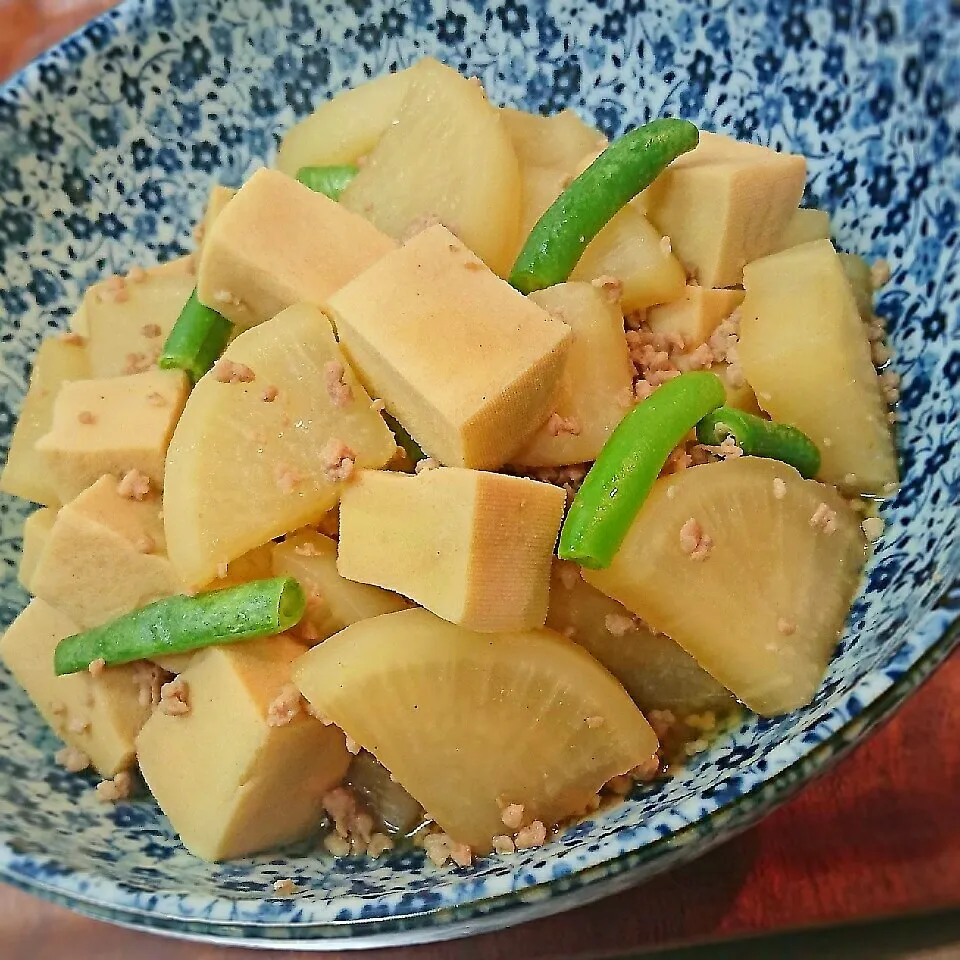 Snapdishの料理写真:大根と高野豆腐のそぼろ煮|まりおさん