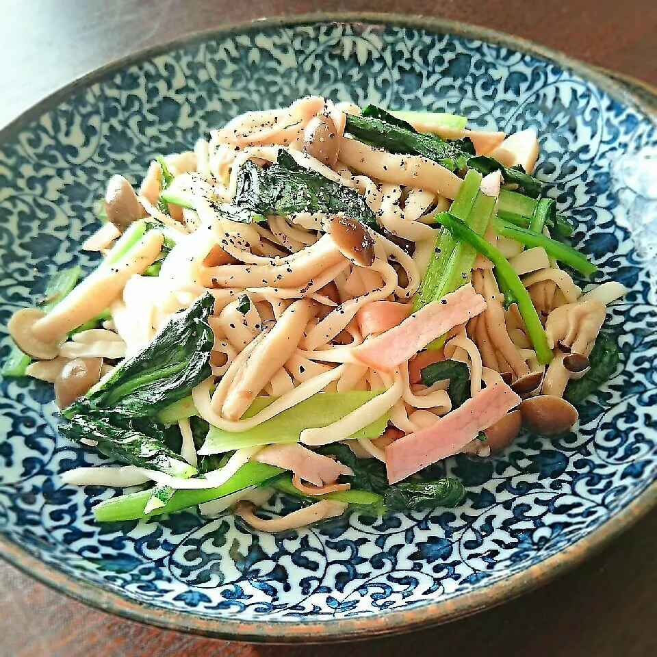 しめじと小松菜のこんにゃく麺|まりおさん