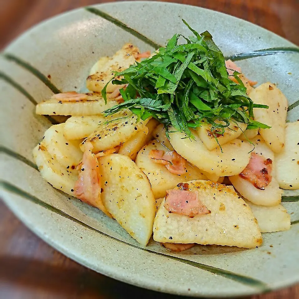 長芋とﾍﾞｰｺﾝのめんつゆﾊﾞﾀｰ炒め|まりおさん