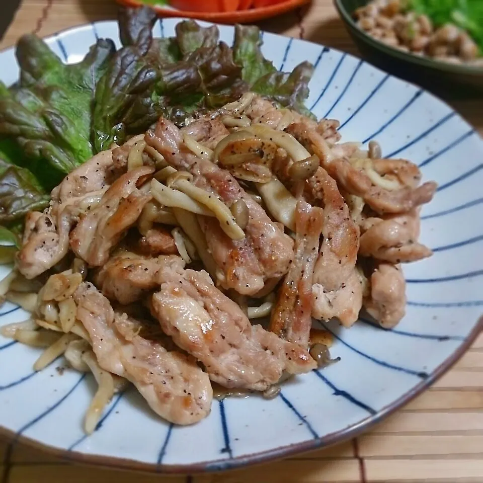 せせりとしめじのにんにく醤油ｿﾃｰ|まりおさん