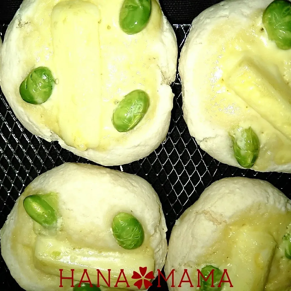 Snapdishの料理写真:枝豆チーズのマヨ昆布茶パン|花ママさん