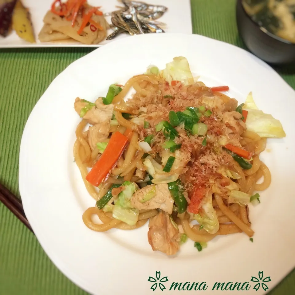 Snapdishの料理写真:かおちゃんちの焼きうどん♡|まなまな♡さん