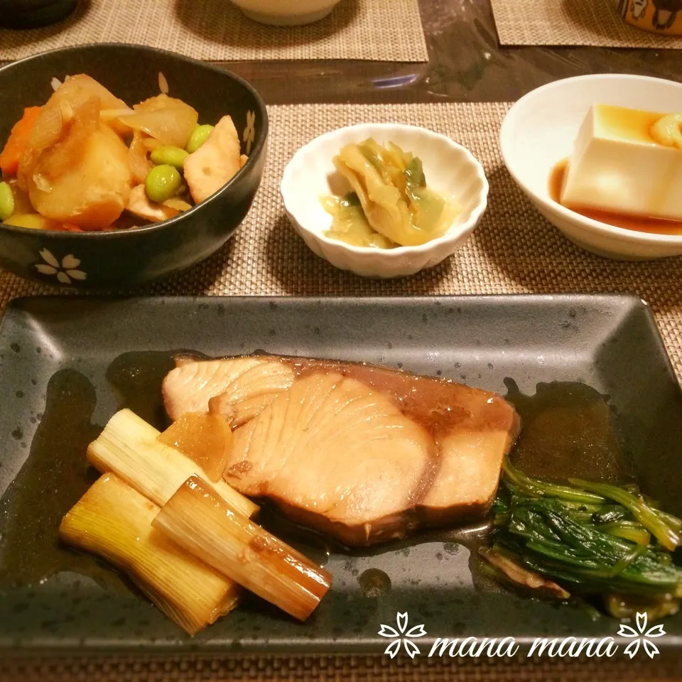 今日の晩ご飯♡ぶりの煮付け|まなまな♡さん