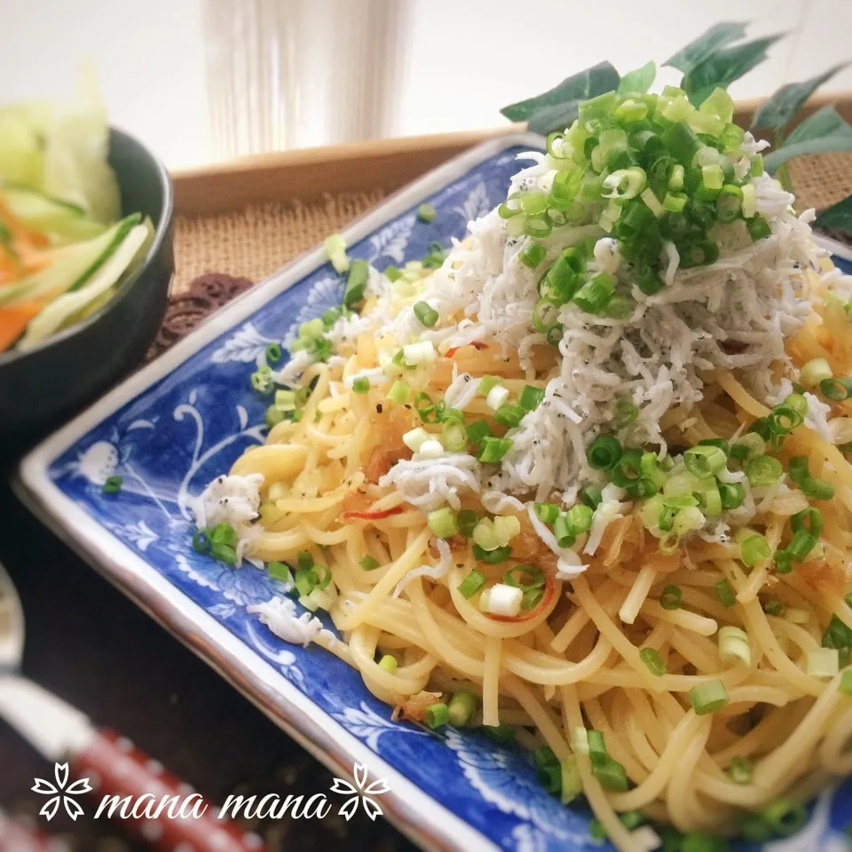 Snapdishの料理写真:しらすペペロンdeとくおさん1100おめでとうございます🎉|まなまな♡さん