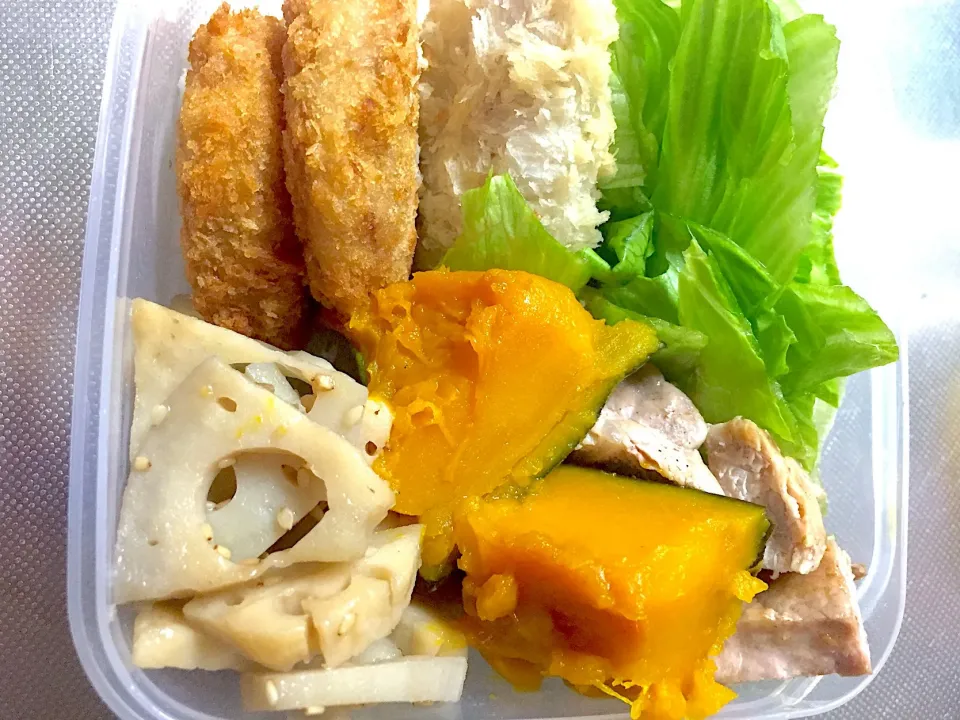 今日のお弁当 #昨日の残り物 #コロッケ#アジフライ#お肉#レンコンきんぴら（＾◇＾）#かぼちゃ|ゆきっちさん