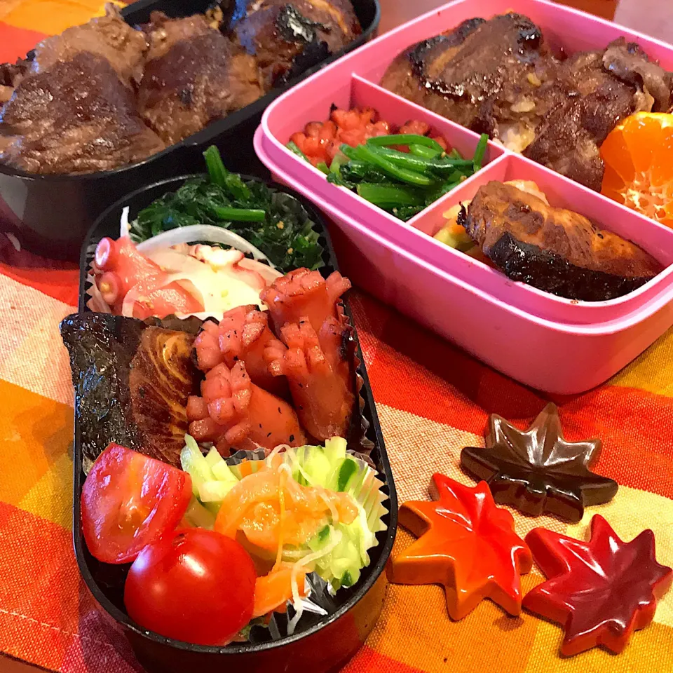 Snapdishの料理写真:今日のお弁当🍱
肉巻きおにぎり🥓
ぶりの照り焼き🐟

秋晴れの今日は
気持ちよく過ごせそう♪

朝晩の寒暖差には
注意して
体調崩さないようにね

今日も気をつけて
いってらっしゃい👋😊|mokoさん