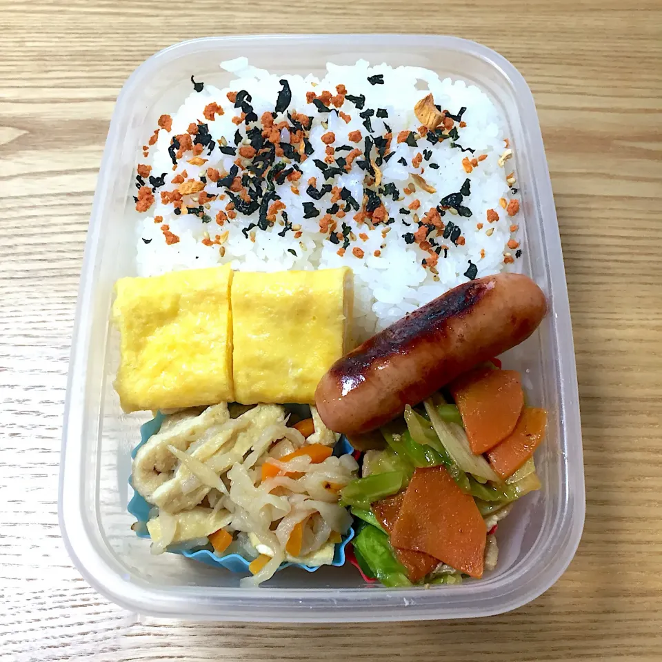 Snapdishの料理写真:木曜日の旦那さんのお弁当☺︎ #お弁当記録  #回鍋肉  #ウインナー  #きりぼし大根|むさけんさん